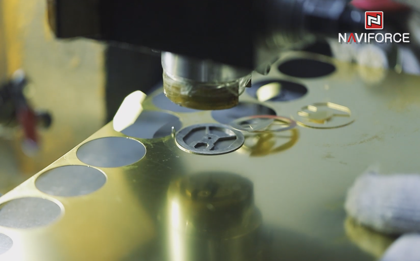 مراحل تولید ساعت های نیوی فورس