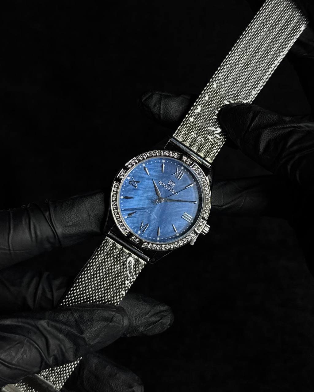 ساعت مچی زنانه نیوی فورس naviforce بند فلزی مدل nf5028