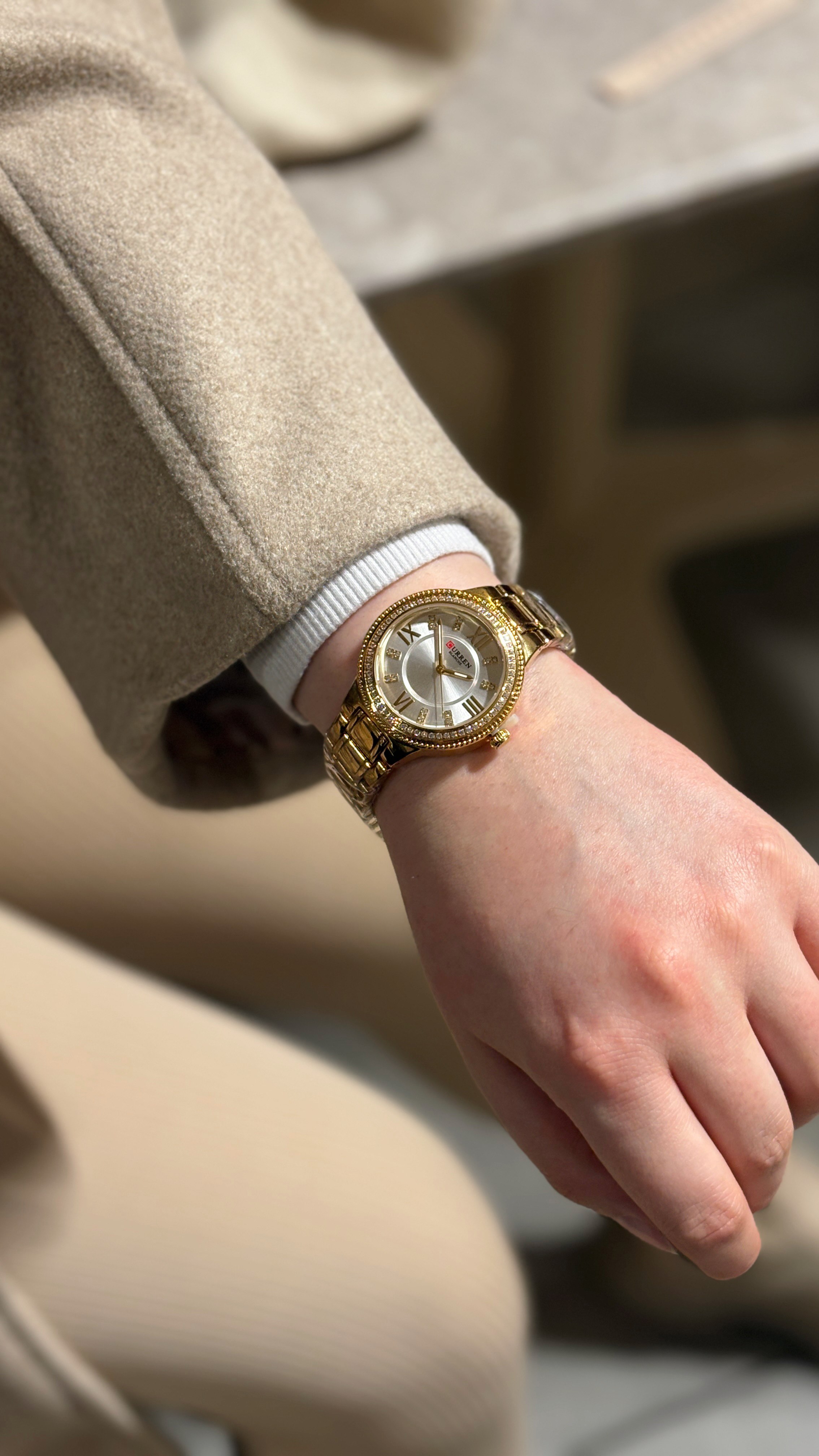 ساعت مچی زنانه کورن curren بند فلزی مدل c9004l